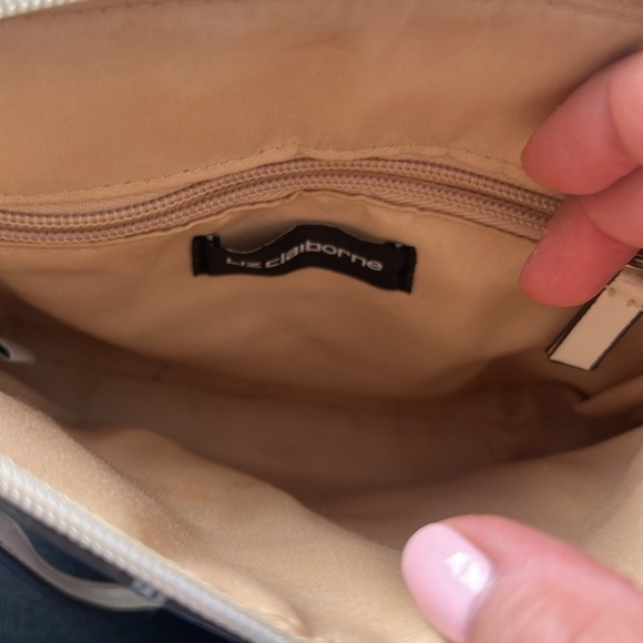 Liz Claiborne Crossbody Straw Floral Purse - Picture 3 of 7